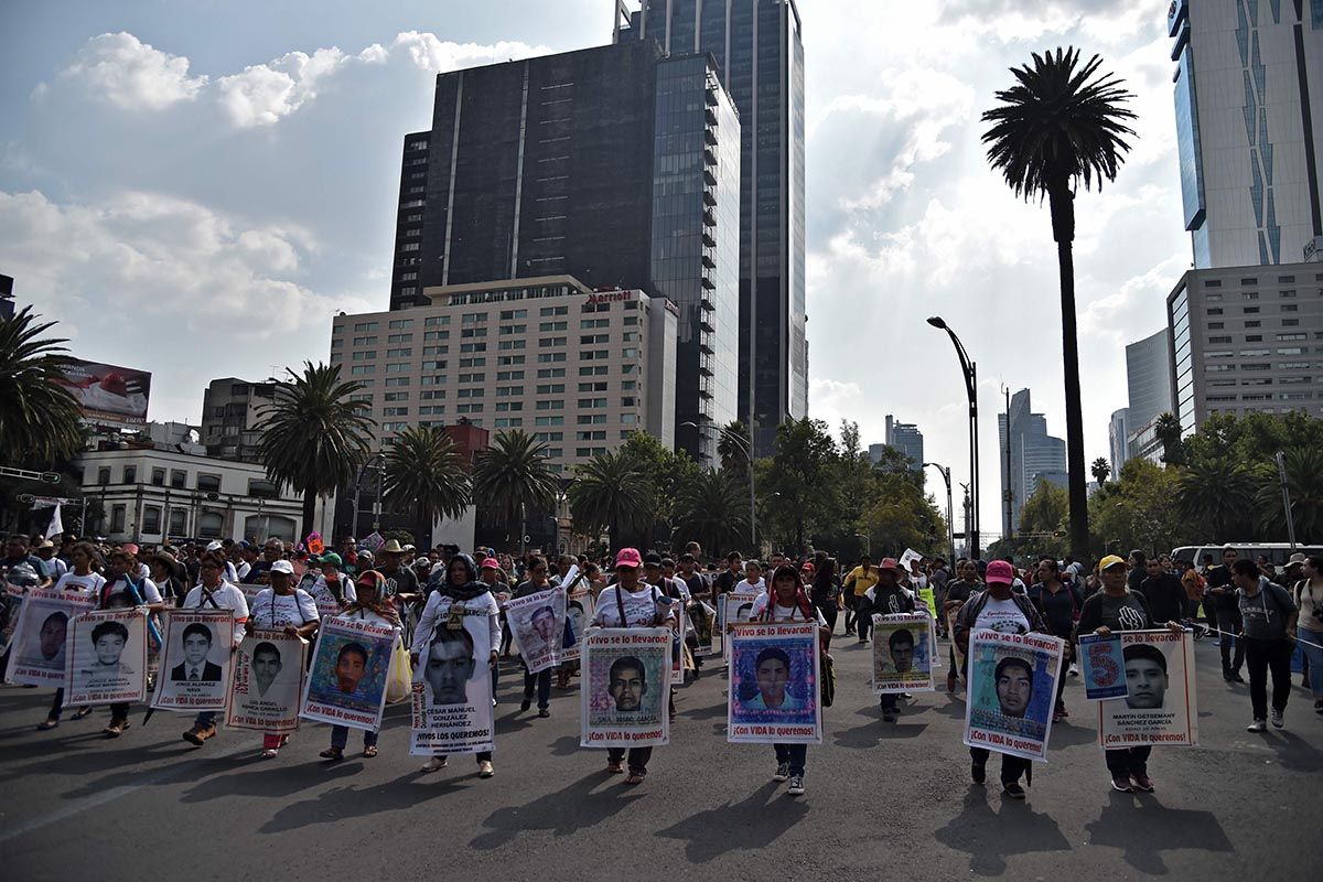 A diez años, familiares de Ayotzinapa llevan su esperanza a la gestión de Sheinbaum