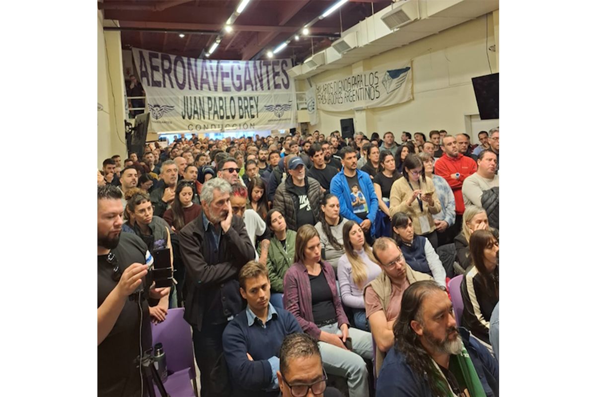 Los gremios aeronáuticos resolvieron un paro de 24 horas en Aerolíneas Argentinas