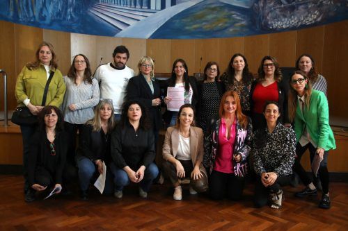 Ciberacoso: el mensaje disciplinador para las periodistas mujeres y de Argentina