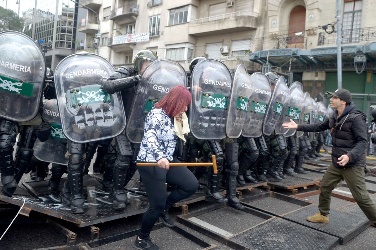 Bullrich no para: reprimieron a jubilados en Congreso y fue agredida con gas pimienta una diputada del FIT