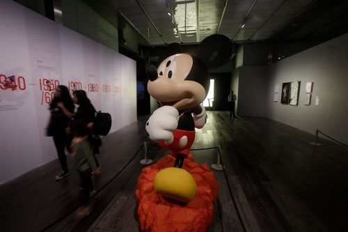 Milei está en Disney: perdido en la muestra de Mickey Mouse en el CCK