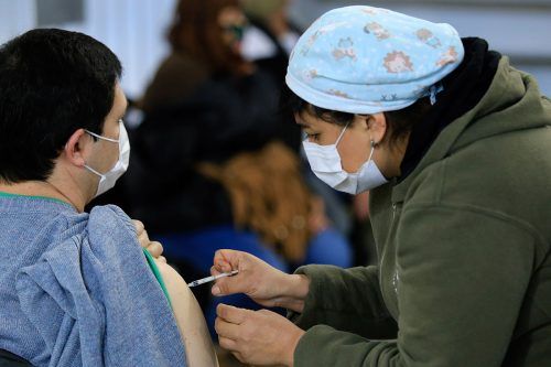 Bomba de tiempo: cae la vacunación y sube el riesgo de brotes