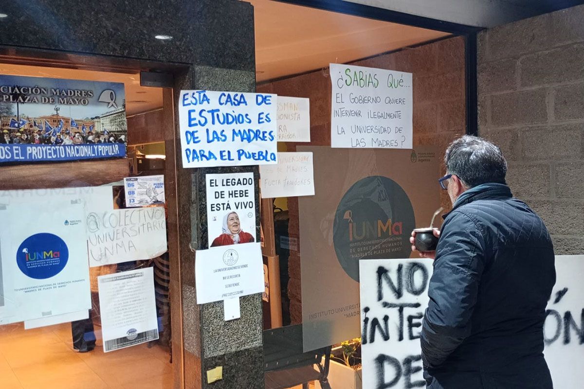 Gustavo Pons: «Es imposible no pensar en la Noche de los Bastones Largos, el ingreso violento de la policía»