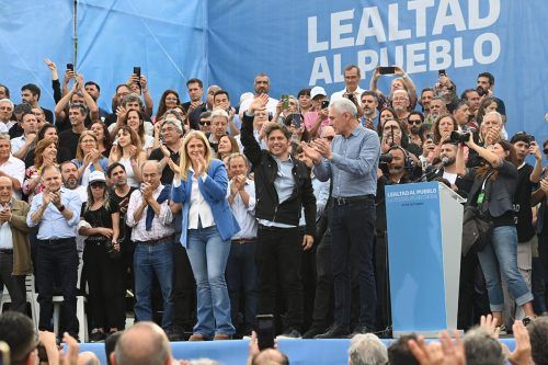 Kicillof en Berisso: muestra de músculo político y primer ensayo con el traje de candidato presidencial