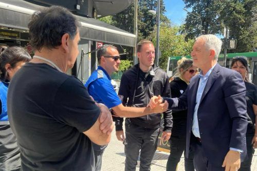 El microcentro de La Plata sin vendedores ambulantes: Alak supervisó el operativo en las calles