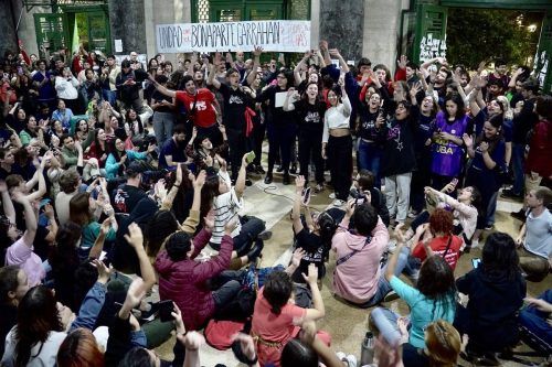 Crece el «estudiantazo»: ya hay casi 100 facultades tomadas y se profundiza el reclamo