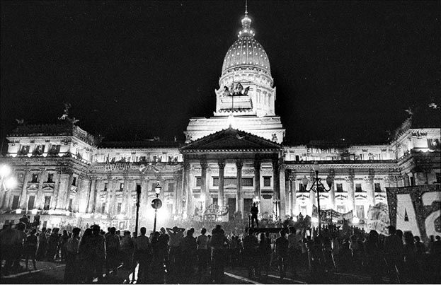 “Democracia, 40 años. Luchas, conquistas y asuntos pendientes”: una muestra de Mónica Hasenberg