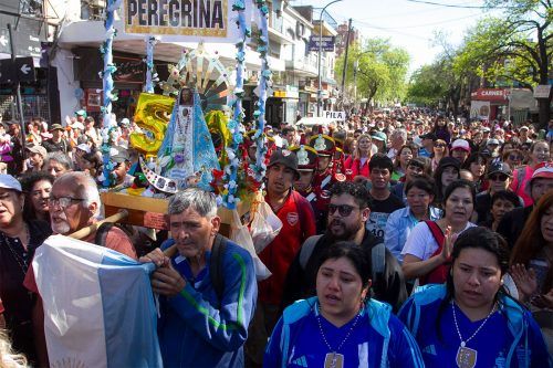 Multitudinaria caminata a Luján: la plegaria de un pueblo que busca algo en qué creer