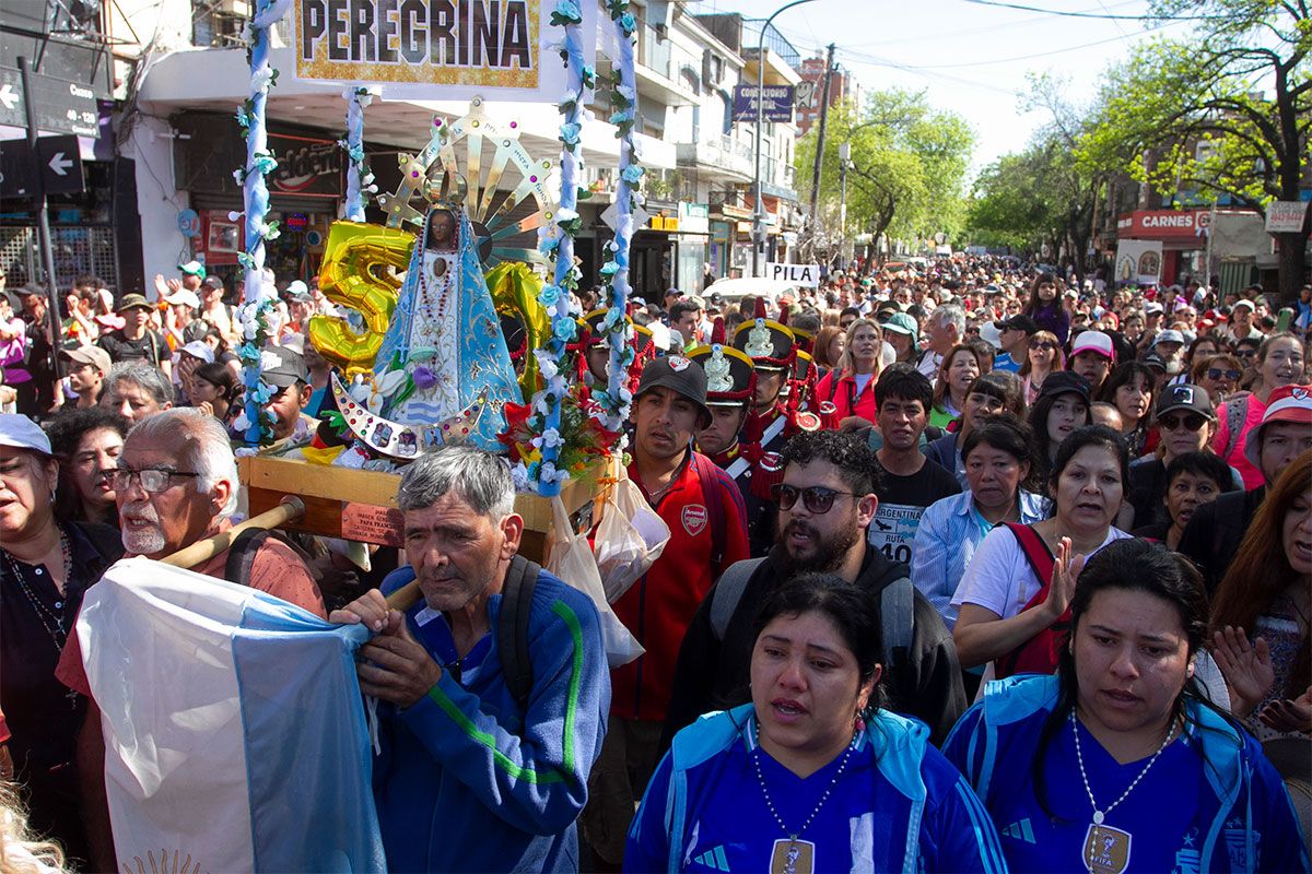 Multitudinaria caminata a Luján: la plegaria de un pueblo que busca algo en qué creer