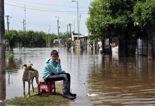 «Una casa fuera del agua», un documental para reivindicar el derecho a la vivienda y a quienes luchan por hacerlo realidad