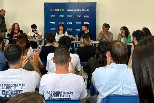 En medio de la disputa con Kicillof, Cristina visitó de sorpresa en la Universidad de Avellaneda