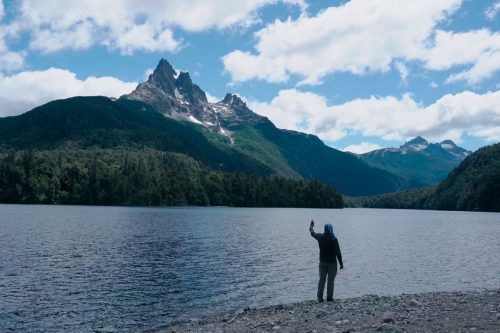 «Lago Escondido, soberanía en juego», para que nuestros hijos no vivan en una colonia