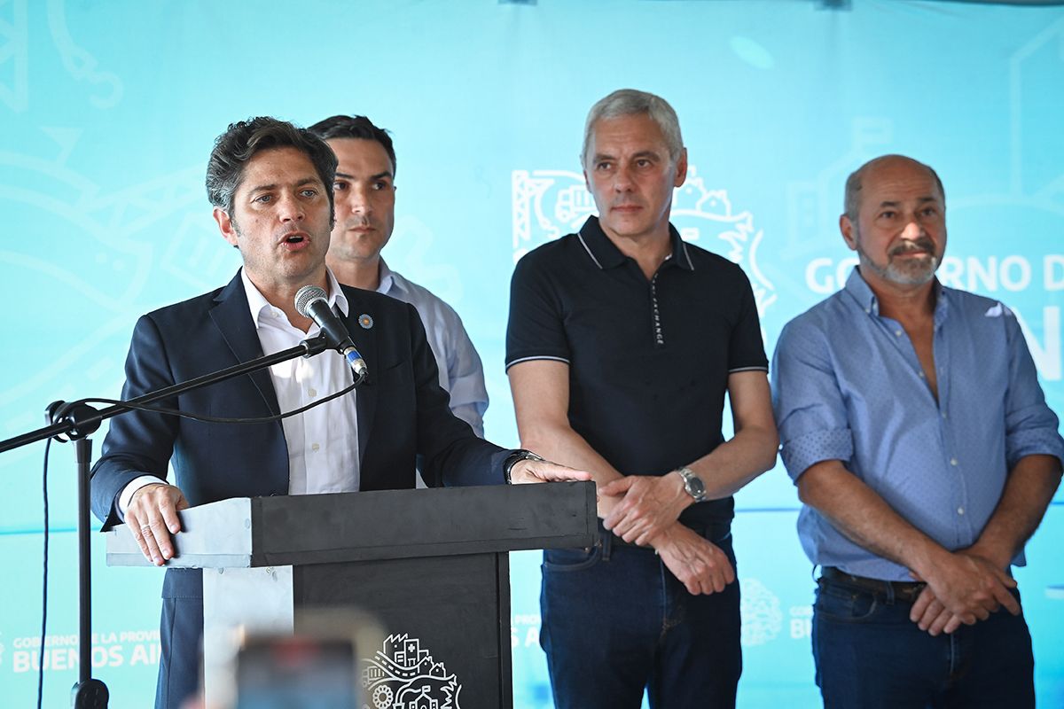 Kicillof monitorea el operativo de rescate en Villa Gesell tras enviar personal y equipos