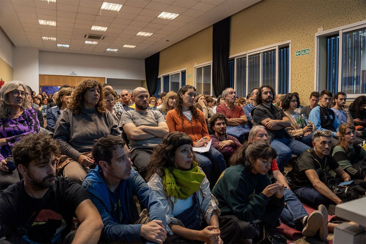 Asambleas y tomas masivas en las provincias, el antídoto contra las provocaciones