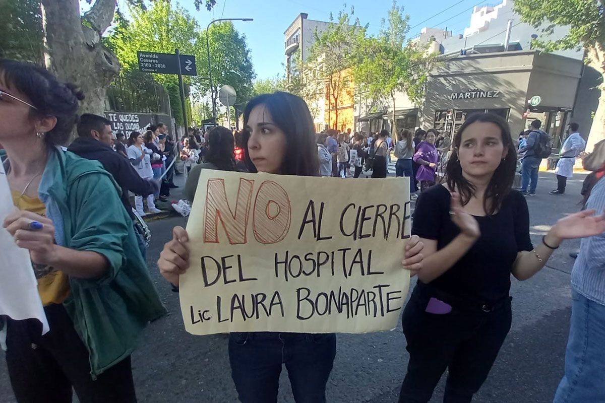 El Gobierno cerró la internación del Hospital Bonaparte y denuncian que va por el cierre total