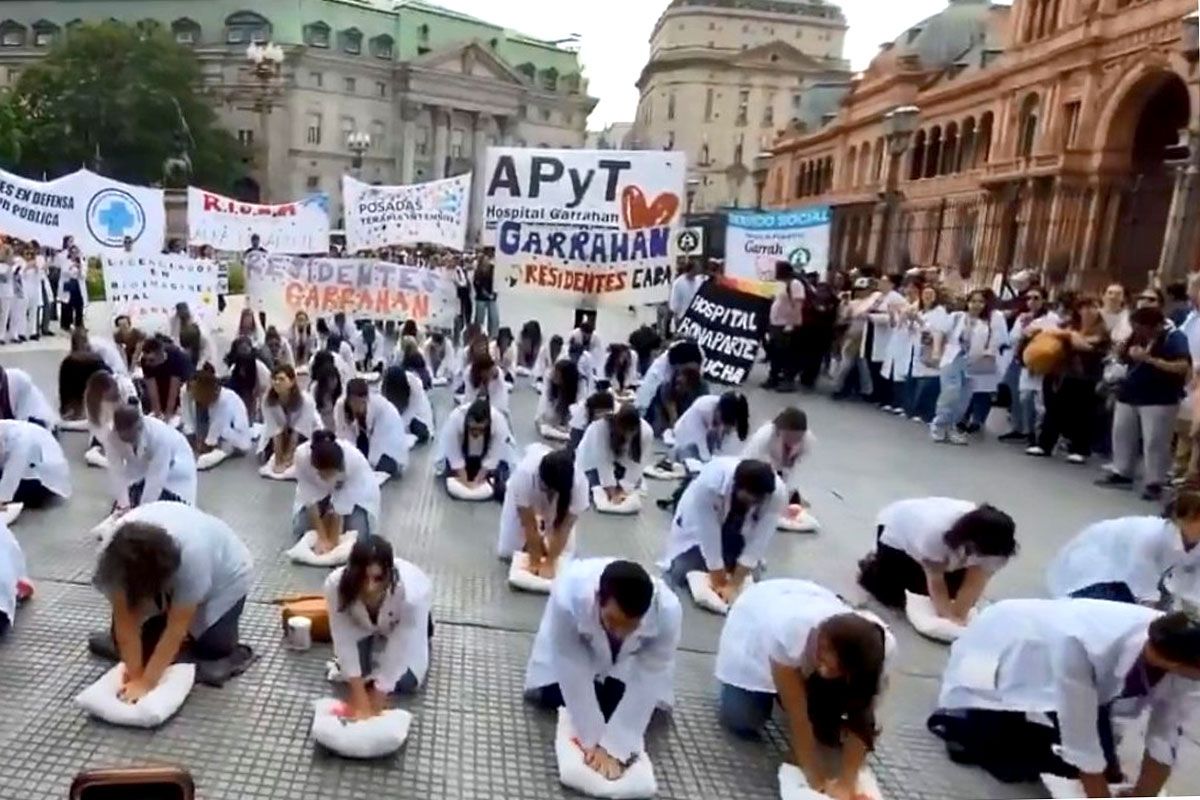 La protesta del Garrahan: del «suicidio colectivo» de Carrió al RCP frente a la Rosada