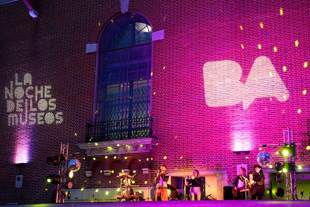 La Noche  de los Museos, una experiencia cultural para vivir bajo la Luna  porteña