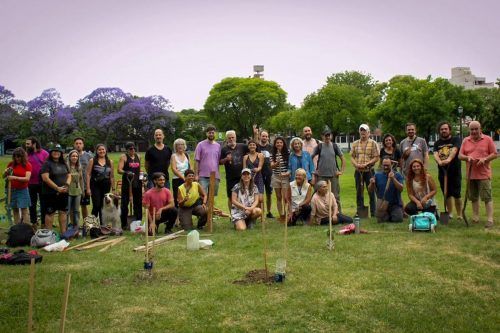 Ante el abandono del gobierno porteño, vecinos plantaron 40 especies nativas de árboles en el Parque Uriburu