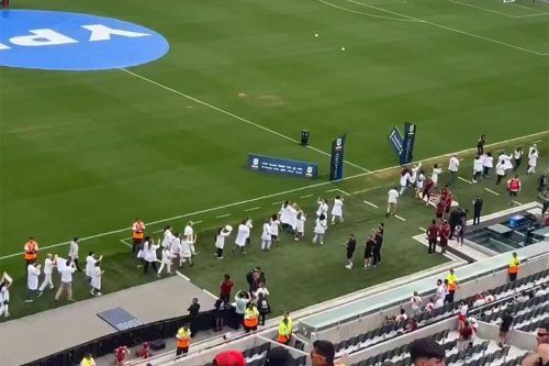 El conflicto del Garrahan llegó hasta la cancha de River: los médicos dieron una vuelta olímpica visibilizando su crisis