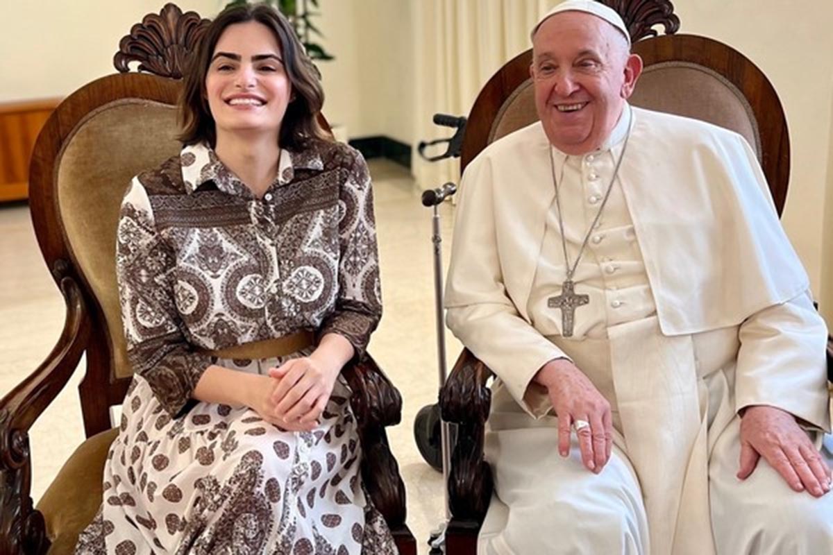 El Papa recibió a la actriz trans Nava Mau, conocida por “Bebé Reno”