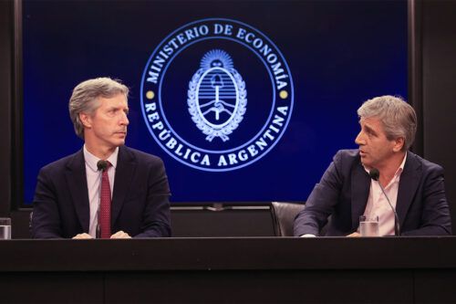 El plan Caputo para pagar la deuda en 2025: canje, préstamos y nuevos bonos