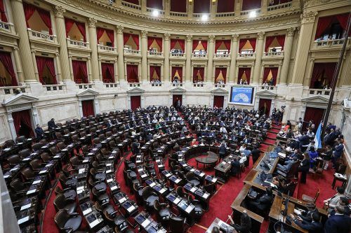 La suspensión del debate del Presupuesto lima el vínculo entre el oficialismo y oposición