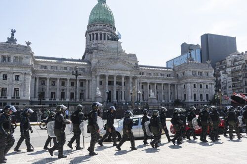 Opositores reaccionaron en el Congreso en contra de la prorroga por DNU del Prespuesto 2023