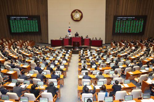 El parlamento surcoreano aprobó la detención inmediata del presidente