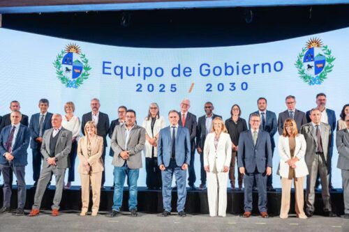 Orsi presenta un gabinete diverso con «equilibrio político y de género»