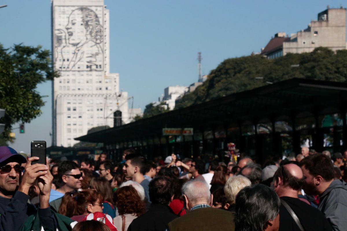 El gobierno prohibió la propaganda política en edificios públicos