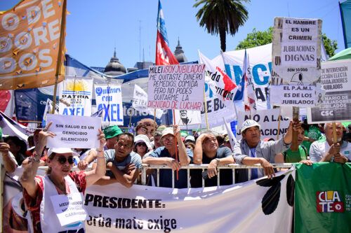 En una marcha masiva, las CTA se postularon como el “sujeto colectivo” capaz de movilizar la calle para echar a Milei