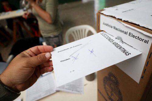 Encuestas: crece la polarización entre La Libertad Avanza y el peronismo