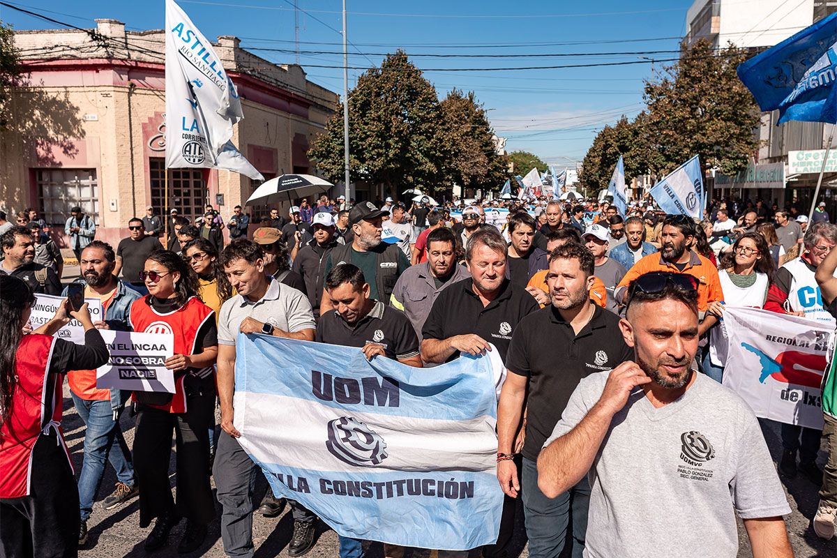 Despuntan los despidos en la industria y los empresarios buscan compensaciones