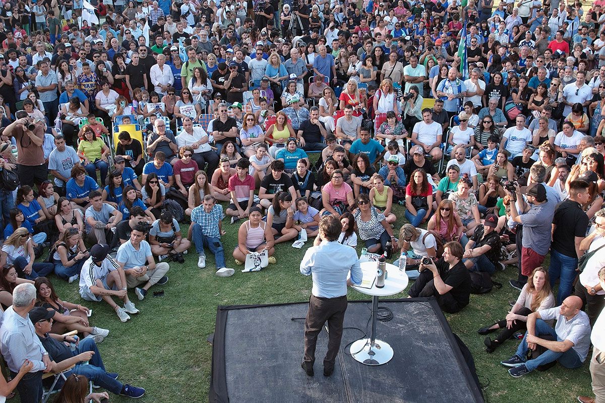 Kicillof ya trabaja en el armado de su frente político y avanza con mesas en cada distrito