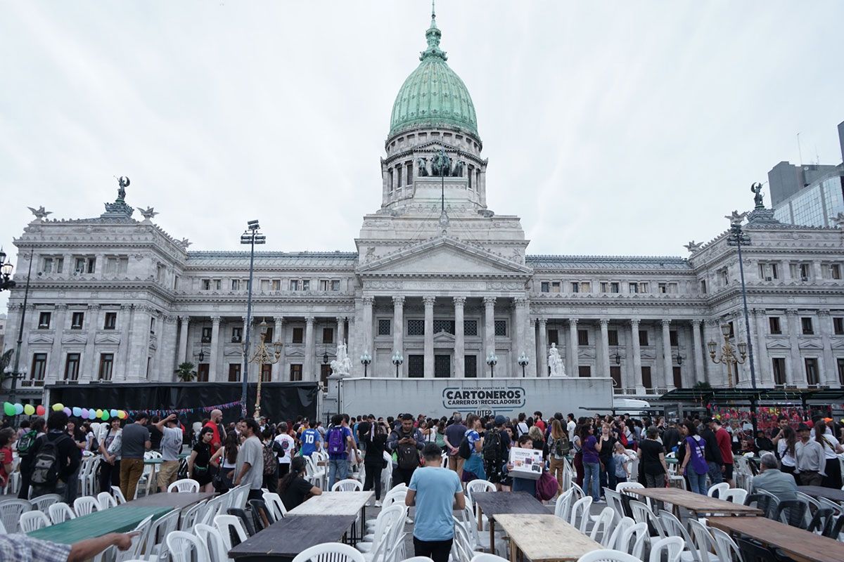 Navidad en la Plaza del Congreso: cómo se prepara la cena de Nochebuena junto a las personas en situación de calle