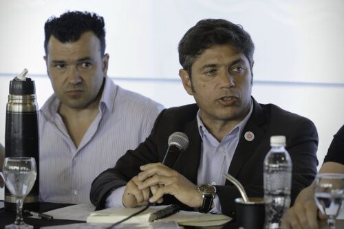 Los gremios estatales, docentes y médicos le piden a Kicillof que reabra las paritarias