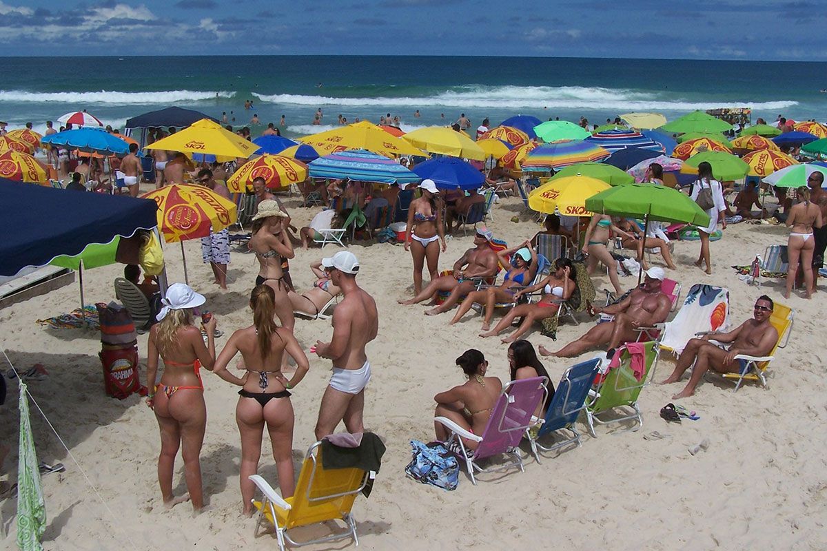 Alarma en Brasil por brote de gastroenterocolitis en las playas del sur