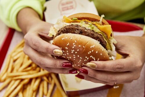 La segunda hamburguesa más cara del mundo: qué dice el índice Big Mac sobre la economía argentina