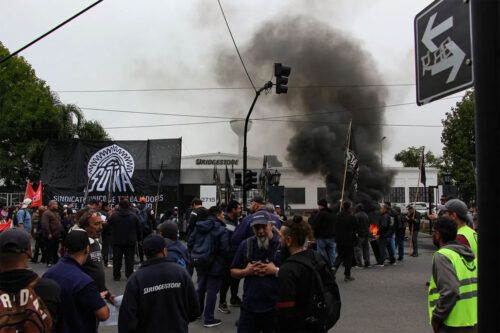 En medio de otra ola de cierres, el gobierno lanza la segunda fase del industricidio