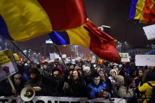 Multitudinaria marcha en Rumania contra la anulación de las elecciones presidenciales