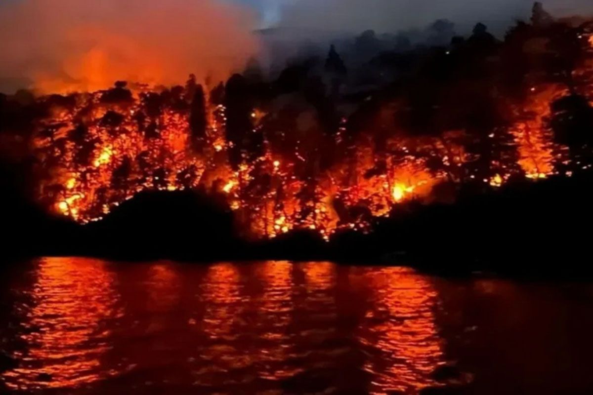 El fuego no da tregua en el Parque Nacional Nahuel Huapi: “El incendio podría extenderse hasta abril”