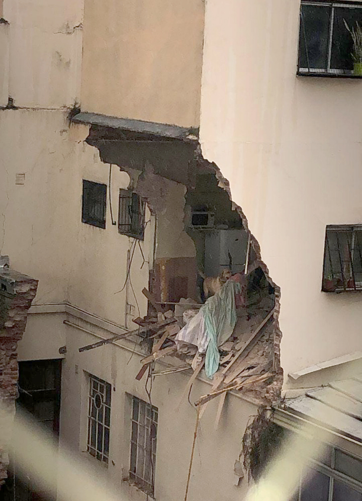 A un año del derrumbe, las familias del PH de la calle Pedro Goyena, en Caballito, siguen en un limbo