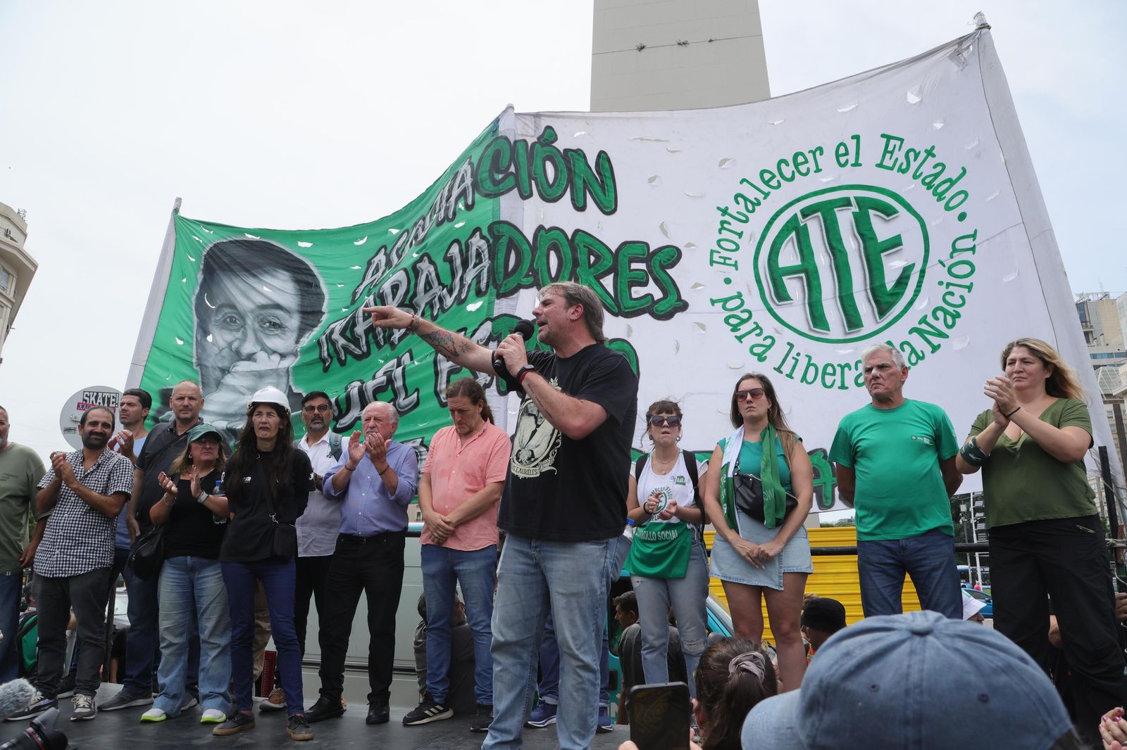 ATE Capital marchó al Ministerio de Desregulación contra los despidos y la represión 