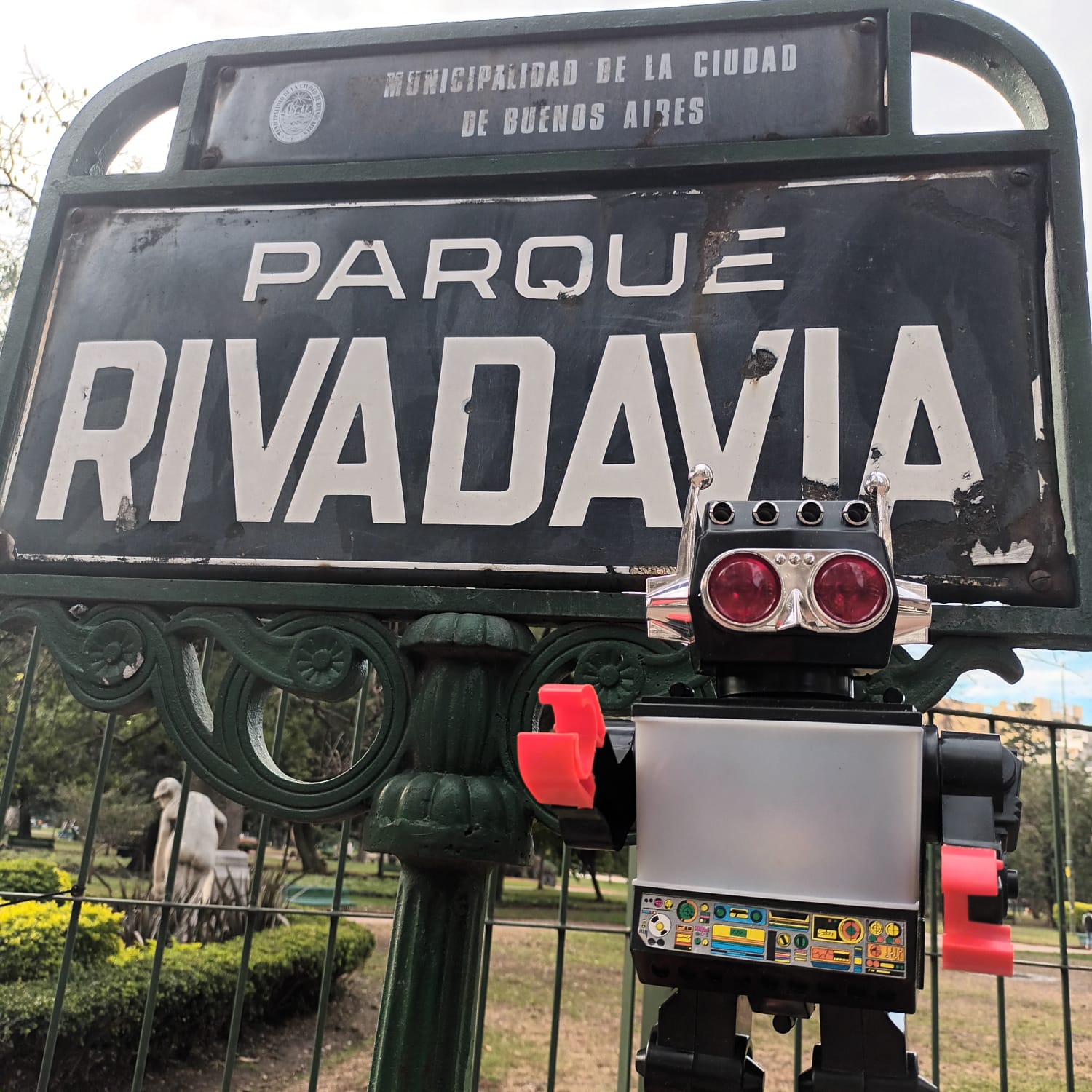 La Ciudad desalojó a manteros en Parque Rivadavia: vecinos y coleccionistas esperan que se revea la medida