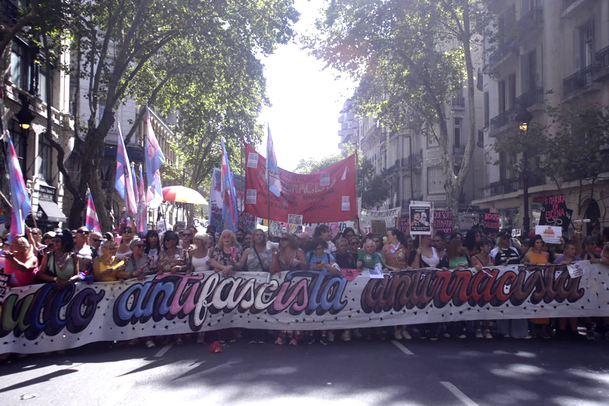 Postales de orgullo y lucha contra el fascismo