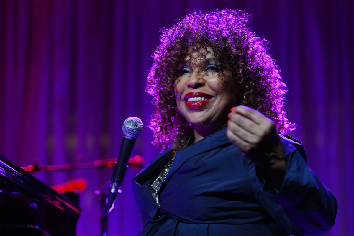 Murió Roberta Flack, cantante del éxito “Killing Me Softly With His Song”￼