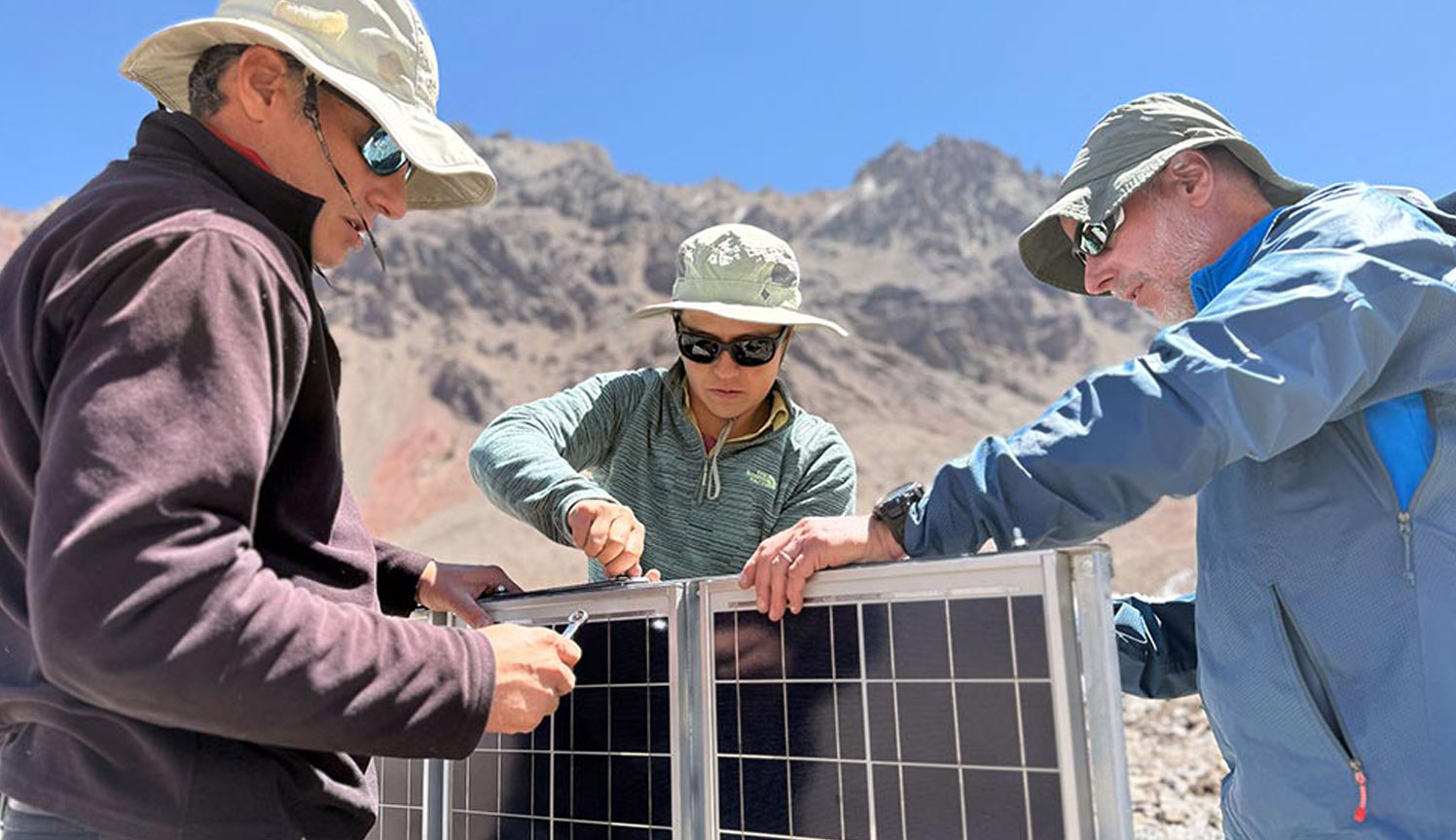 Instalan estaciones meteorológicas en el Aconcagua para asistir a productores cuyanos