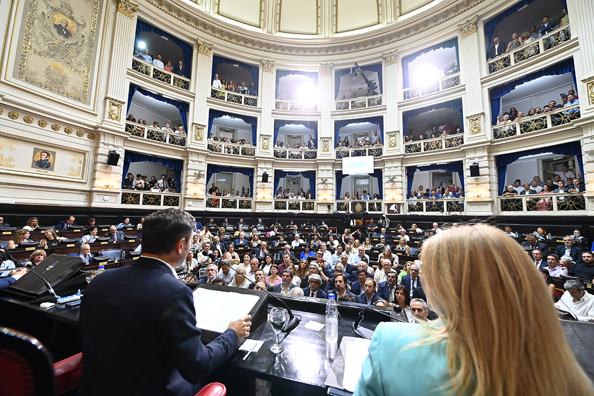 Kicillof ante la Asamblea Legislativa: «Milei pretendió echarme por las redes sociales»