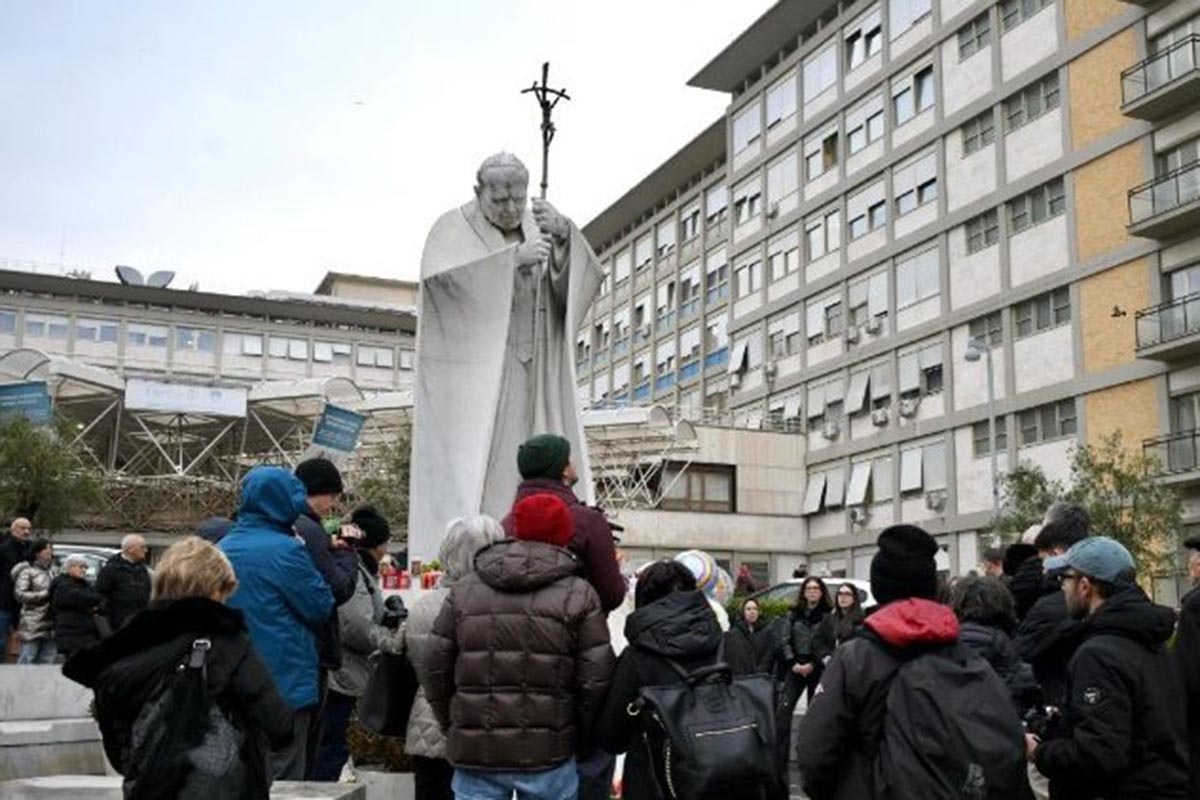 El Papa sigue de buen ánimo tras pasar «una noche tranquila»