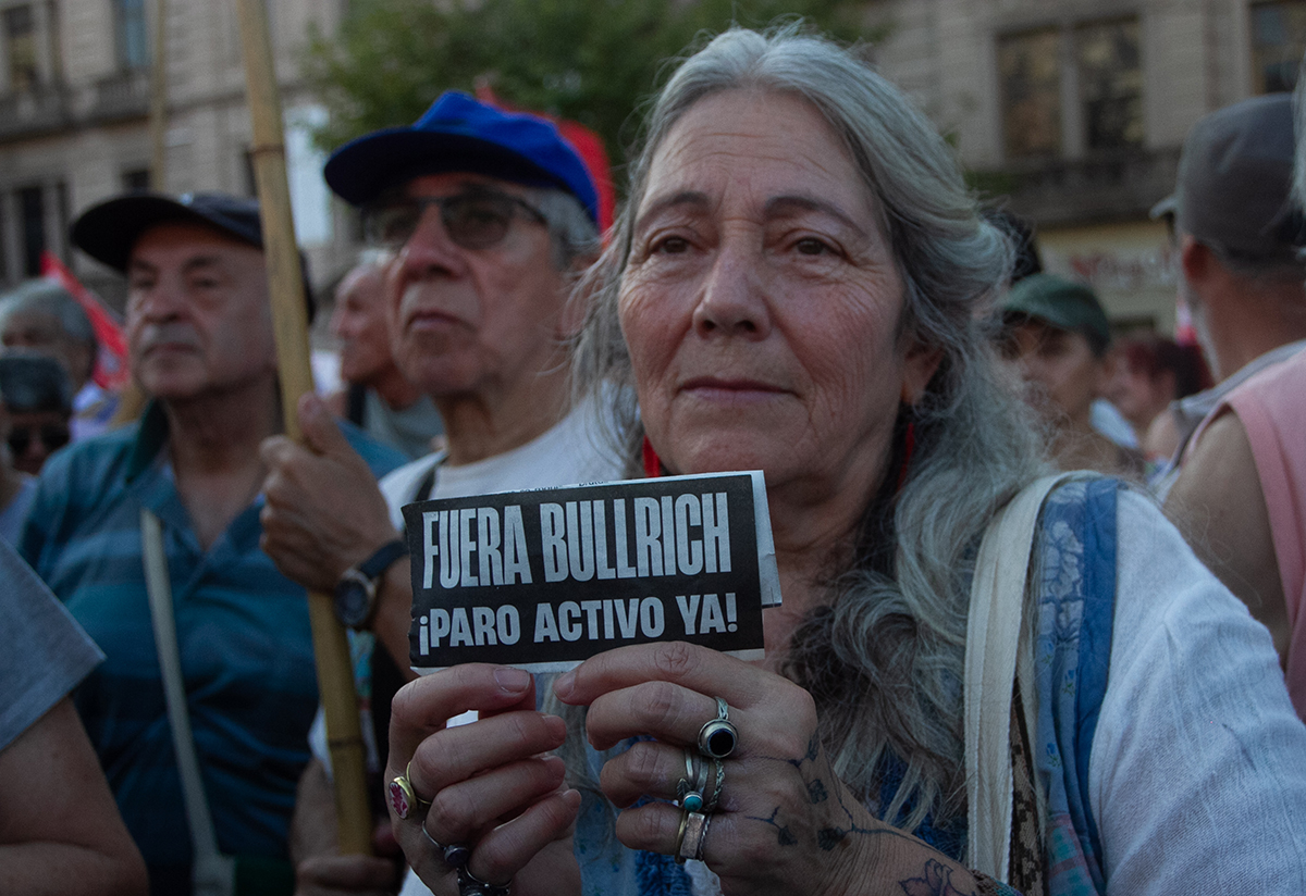 Más pueblo que milicos: masiva movilización frente al Congreso enjaulado